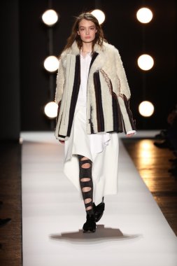 BCBGMAXAZRIA sonbahar 2016 defile