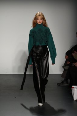 Lie Sangbong Sonbahar/Kış 2016 Koleksiyon Gösterisi