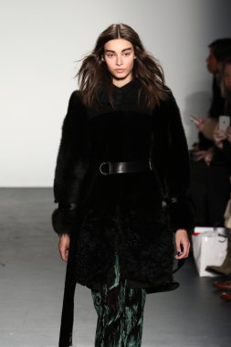 Lie Sangbong Sonbahar/Kış 2016 Koleksiyon Gösterisi