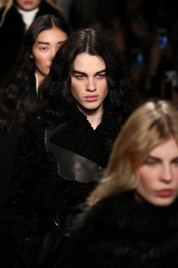 Lie Sangbong Sonbahar/Kış 2016 Koleksiyon Gösterisi