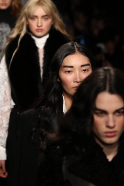 Lie Sangbong Sonbahar/Kış 2016 Koleksiyon Gösterisi