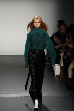 Lie Sangbong Sonbahar/Kış 2016 Koleksiyon Gösterisi