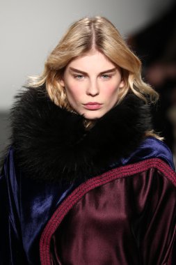 Lie Sangbong Sonbahar/Kış 2016 Koleksiyon Gösterisi