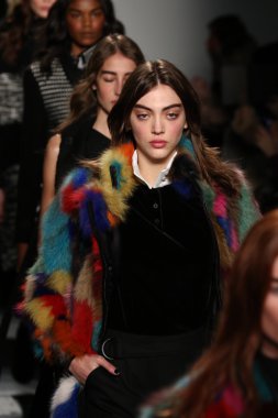 Lie Sangbong Sonbahar/Kış 2016 Koleksiyon Gösterisi