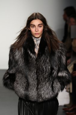 Lie Sangbong Sonbahar/Kış 2016 Koleksiyon Gösterisi