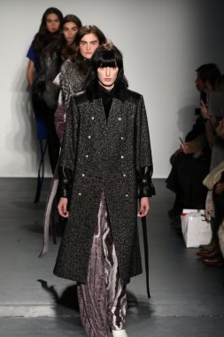 Lie Sangbong Sonbahar/Kış 2016 Koleksiyon Gösterisi