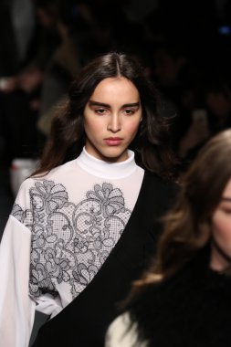 Lie Sangbong Sonbahar/Kış 2016 Koleksiyon Gösterisi