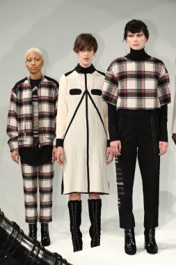 Michelle Helene Tanıtım