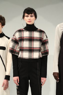 Michelle Helene Tanıtım