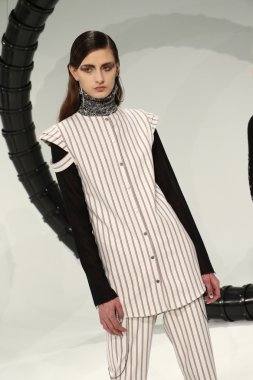 Michelle Helene Tanıtım