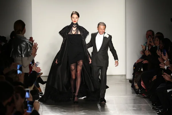 Designer Zang Toi e modella — Foto Stock