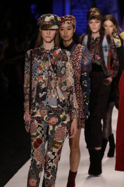 Desigual Sonbahar 2016 giyen modeller