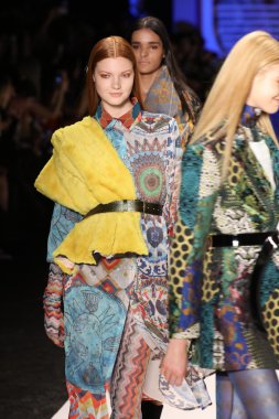 Desigual Sonbahar 2016 giyen modeller