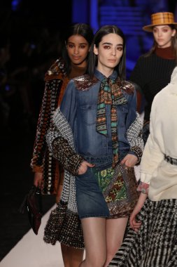 Desigual Sonbahar 2016 giyen modeller