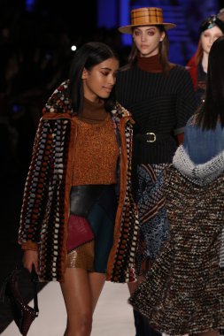 Desigual Sonbahar 2016 giyen modeller