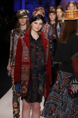 Desigual Sonbahar 2016 giyen modeller