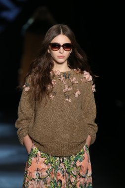 Monique Lhuillier Fall 2016