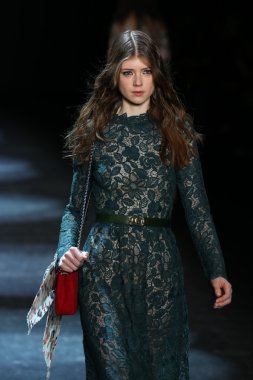 Monique Lhuillier Fall 2016