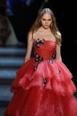 Monique Lhuillier Fall 2016