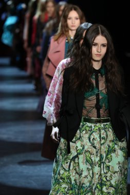 Monique Lhuillier Fall 2016