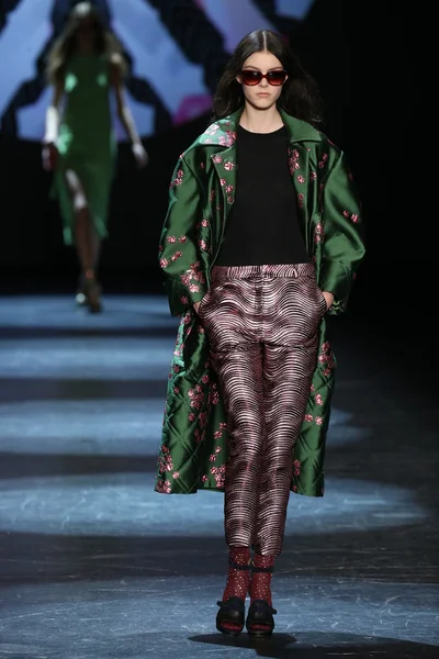 Monique Lhuillier Fall 2016