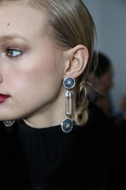 Helen Yarmak Int'l sunu