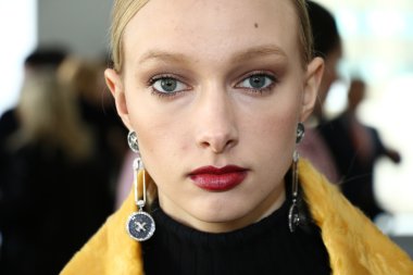 Helen Yarmak Int'l sunu