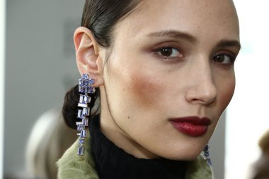 Helen Yarmak Int'l sunu