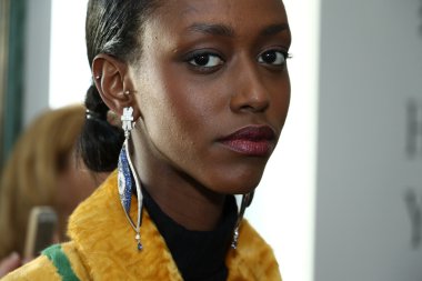 Helen Yarmak Int'l sunu