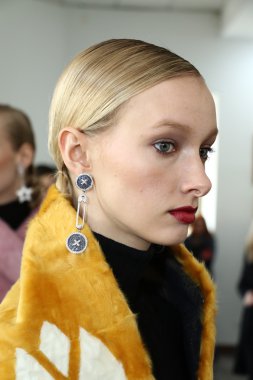 Helen Yarmak Int'l sunu