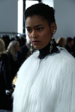 Helen Yarmak Int'l sunu