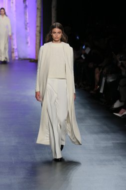 Noon By Noor Sonbahar 2016 giyen model