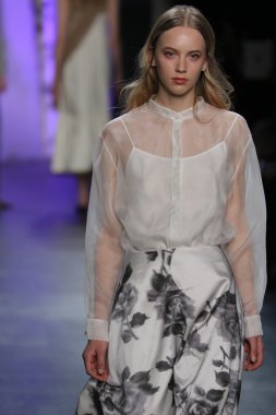 Noon By Noor Sonbahar 2016 giyen model