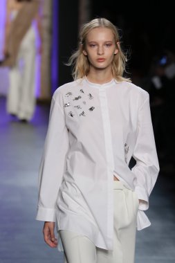 Noon By Noor Sonbahar 2016 giyen model