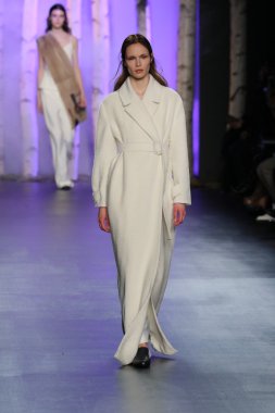 Noon By Noor Sonbahar 2016 giyen model