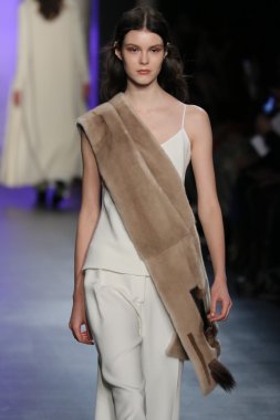 Noon By Noor Sonbahar 2016 giyen model