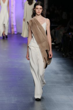 Noon By Noor Sonbahar 2016 giyen model