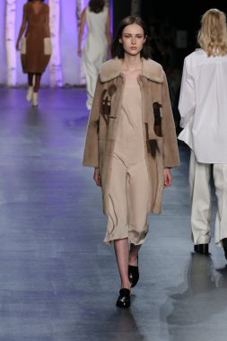 Noon By Noor Sonbahar 2016 giyen model