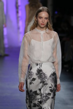 Noon By Noor Sonbahar 2016 giyen model