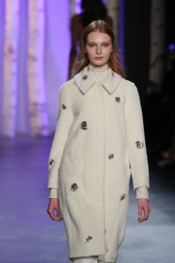 Noon By Noor Sonbahar 2016 giyen model