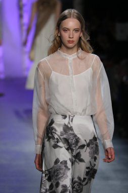 Noon By Noor Sonbahar 2016 giyen model