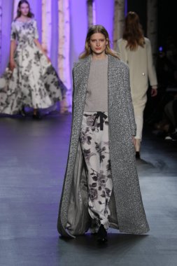 Noon By Noor Sonbahar 2016 giyen model