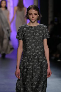 Noon By Noor Sonbahar 2016 giyen model