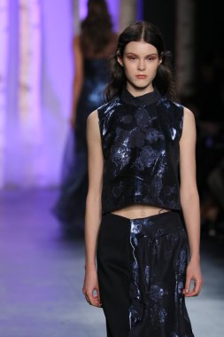 Noon By Noor Sonbahar 2016 giyen model