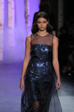 Noon By Noor Sonbahar 2016 giyen model