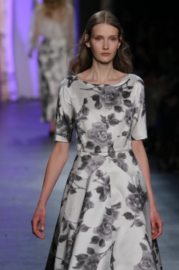 Noon By Noor Sonbahar 2016 giyen model