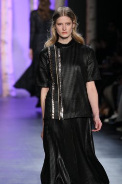 Noon By Noor Sonbahar 2016 giyen model