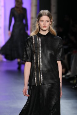 Noon By Noor Sonbahar 2016 giyen model