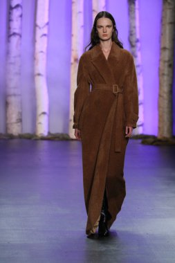 Noon By Noor Sonbahar 2016 giyen model