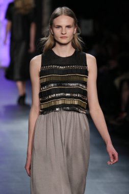 Noon By Noor Sonbahar 2016 giyen model